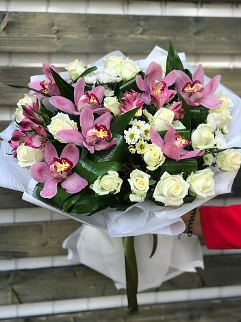 Букет цветов из: Розы и Хризантемы в Загорново