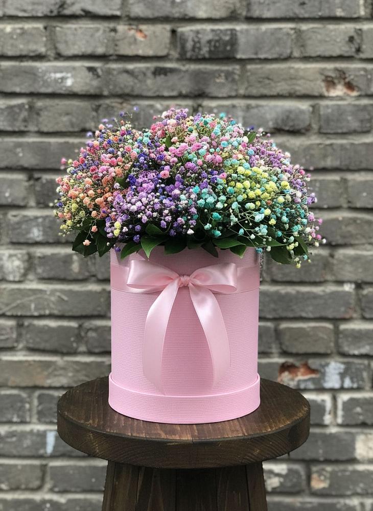 Цветочная композиция из Гипсофила и Розы в шляпной коробке в Загорново