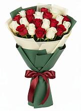 Букет Микс из красных и белых роз в Загорново