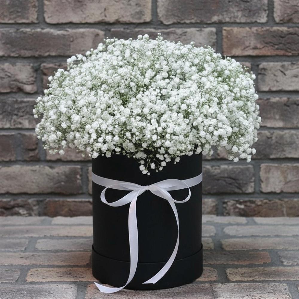 Цветочная композиция из Гипсофила в шляпной коробке в Загорново