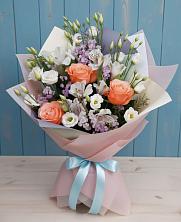 Букет цветов из:  Лизиантусы, Розы, Альстромерии и Гипсофила в Загорново