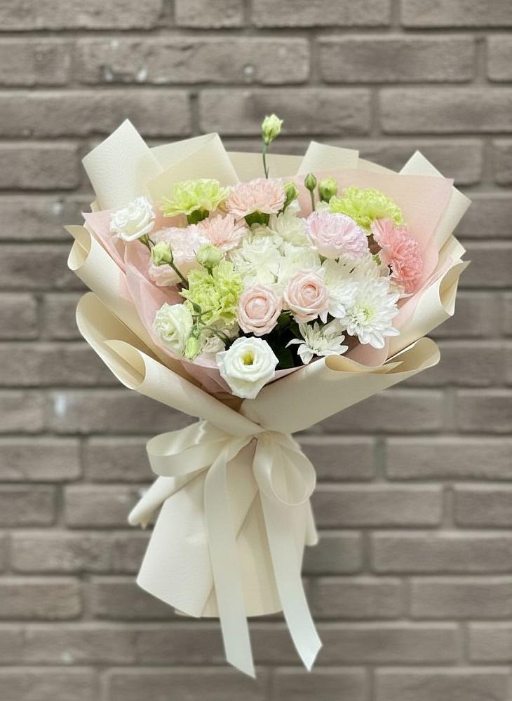 Букет цветов из: Гвоздики, Розы, Лизиантусы и Хризантемы в Загорново