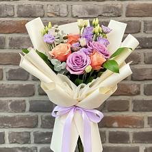 Букет цветов из:  Лизиантусы и Розы в Загорново