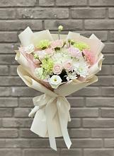 Букет цветов из:  Гвоздики, Розы, Лизиантусы и Хризантемы #REPLACE_PRED# Загорново