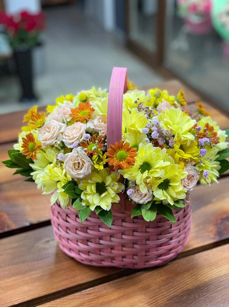 Цветочная композиция из Хризантемы и Розы в корзине в Загорново