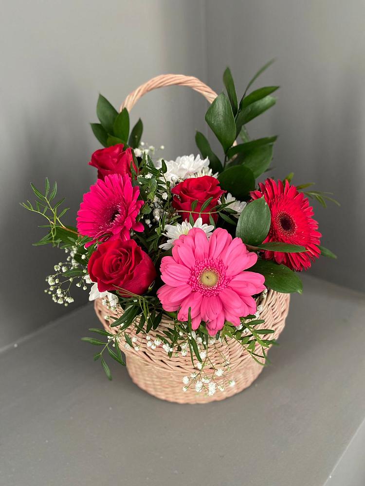 Цветочная композиция из Розы, Хризантемы и Герберы в корзине в Загорново