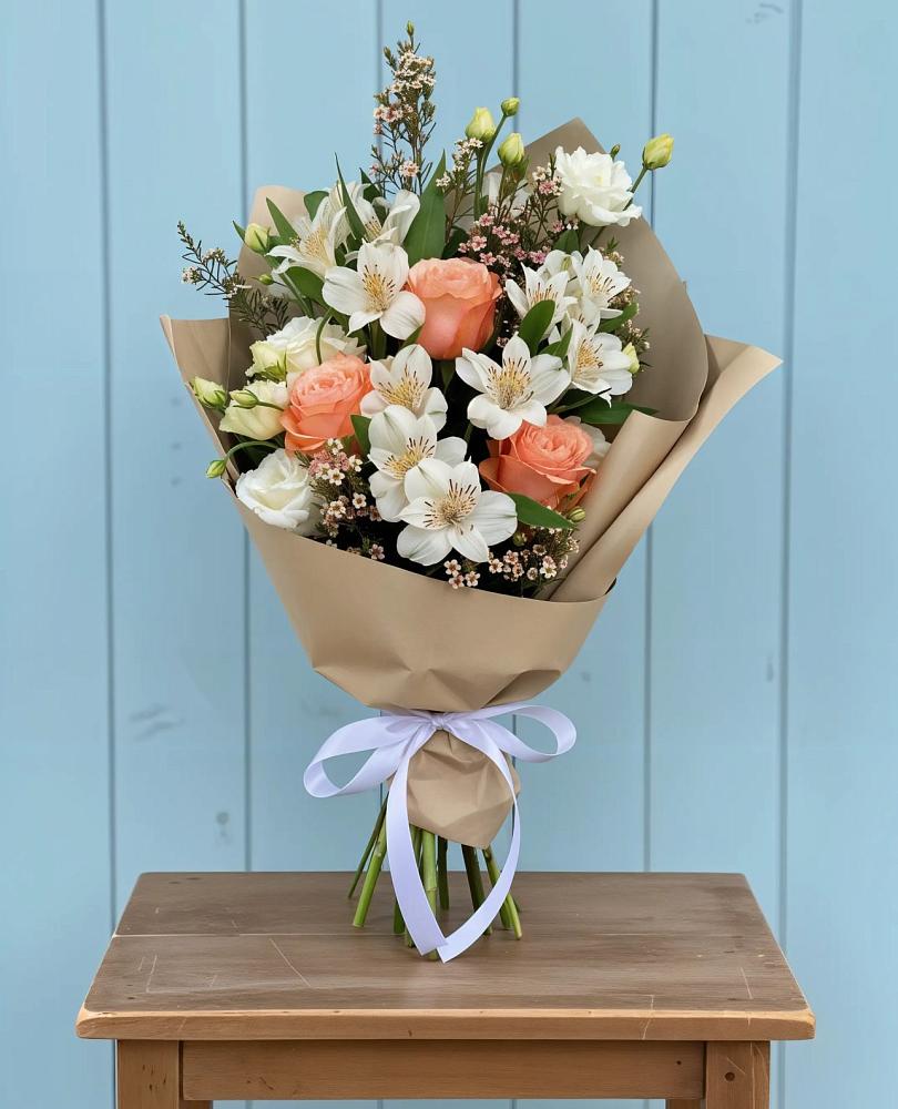 Букет цветов из: Альстромерии, Лизиантусы, Розы и Хризантемы в Загорново