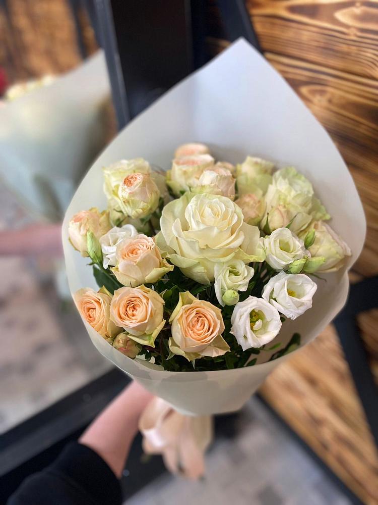 Букет цветов из: Розы и Лизиантусы в Загорново